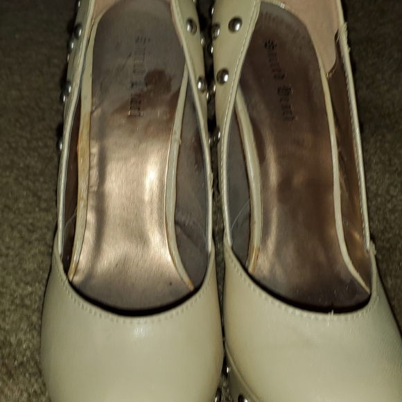 Nude High Heels with Gold Accents - Picture 12 of 16